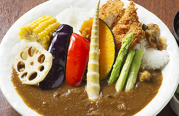 若鶏かつと季節の彩りカレー