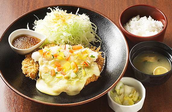 春の韓国風ピリ辛炒め＆若鶏かつ膳