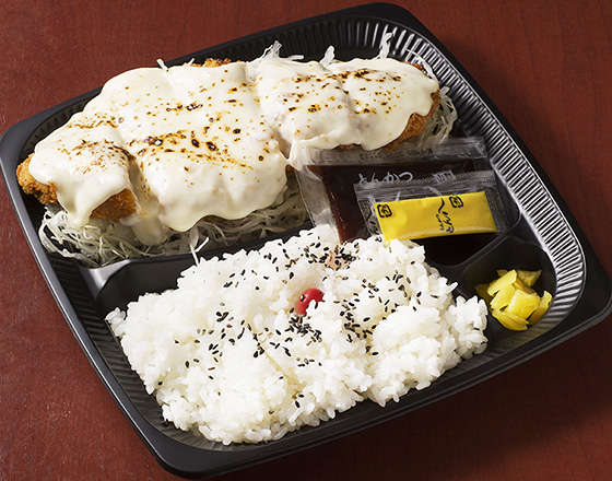 たっぷりチーズ上ロースかつ弁当